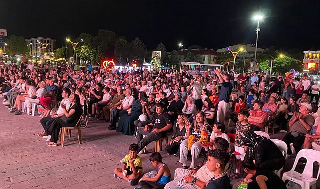 Erzincan'da Dörtyol Meydanı'nda yaz konseri düzenlendi
