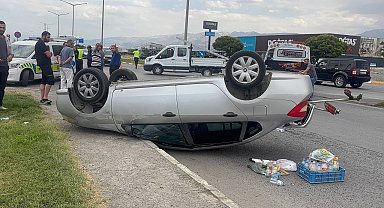 Erzincan'da otomobil takla attı: 2 yaralı