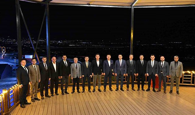 Erzincan'da terfi eden emniyet müdürlerine rütbe ve plaket takdim edildi