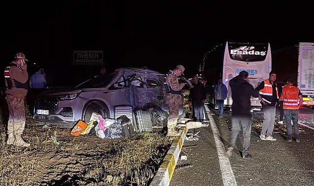 Erzincan'da yolcu otobüsü ile SUV tipi araç çarpıştı: 1'i ağır 7 yaralı