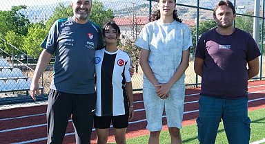 Erzincanlı 2 sporcu U-17 Kız Milli Takımı Kampına davet edildi