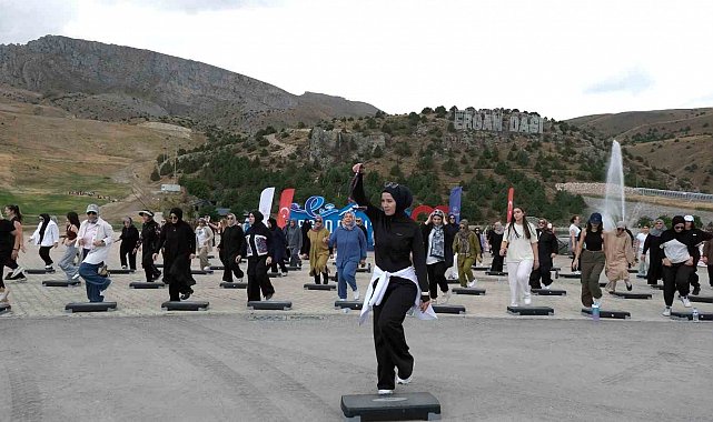 Erzincanlı kadınlar Ergan Dağı'nda step aerobikle buluştu