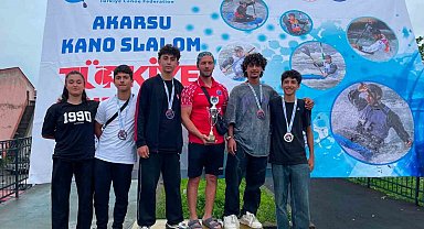 Erzincanlı sporculardan Akarsu Slalom Türkiye Şampiyonası'nda 4 derece