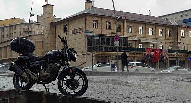 Erzurum yağmur ve dolu etkili oldu