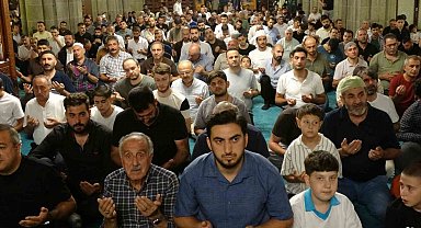 Erzurum'da Mevlid Kandili'nde camiler doldu taştı