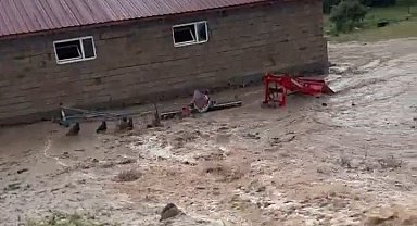 Erzurum'da sağanak sonrası Dumankaya Mahallesi'ni su bastı
