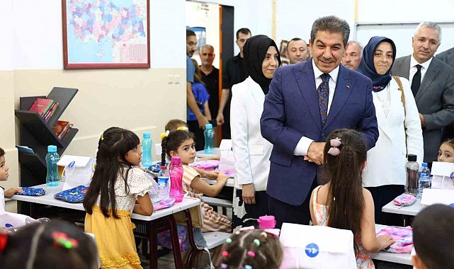 Esenler Belediyesi'nden miniklere kırtasiye desteği