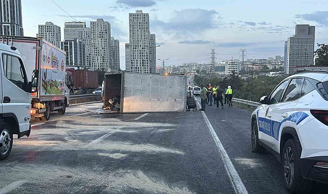 Esenyurt'ta 11 araç kazaya karıştı: 2' ağır 6 yaralı