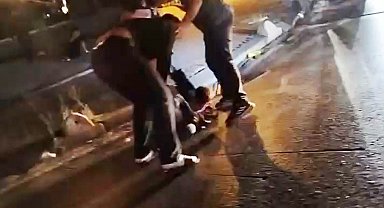 Esenyurt'ta 2 kişinin saldırısına uğrayan genç dakikalarca yol ortasında darp edildi