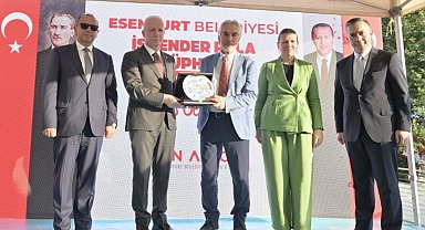 Esenyurt'ta emekliler kafesi ile kütüphane tesisleri hizmete açıldı