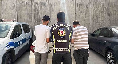 Esenyurt'ta saldırı amacıyla başka bir aracı ısrarla takip eden şahıslar yakalandı