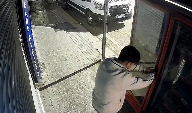 Eskişehir'de 2 çocuk kilitli meşrubat dolabını böyle zorladı