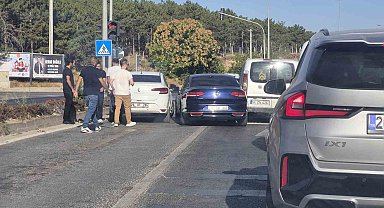 Eskişehir'de 3 aracın karıştığı kazada hasar oluştu