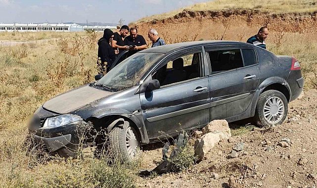 Eskişehir'de kontrolden çıkan otomobil toprak alana girdi