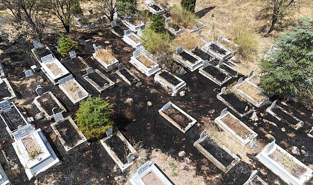 Eskişehir'de mezarlar alevler içinde kaldı