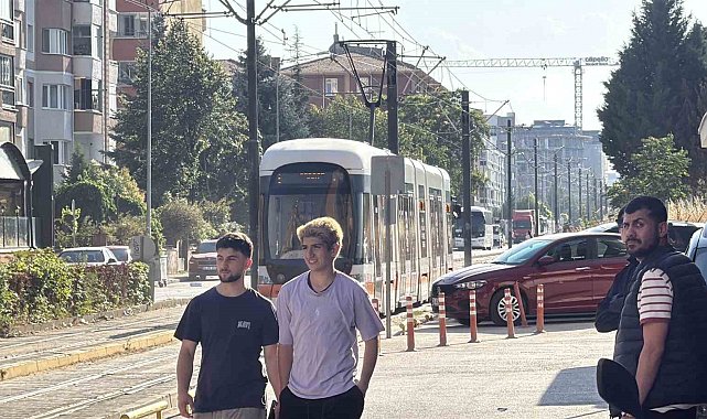 Eskişehir'de tramvayın çarptığı bisikletli yaralandı