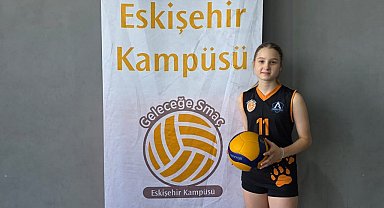 Eskişehir'de yetişen 11 yaşındaki sporcu, köklü voleybol kulübünün altyapısına transfer oldu