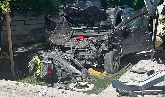 Evin bahçesine uçan araç güvenlik kamerasında