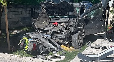 Evin bahçesine uçan araç güvenlik kamerasında