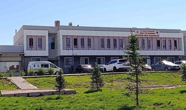 Evinde bıçaklanan adam hayatını kaybetti