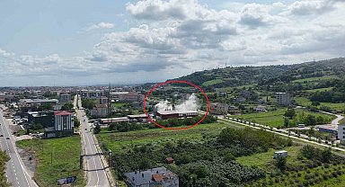 Fabrika bacasından çıkan duman korkuttu