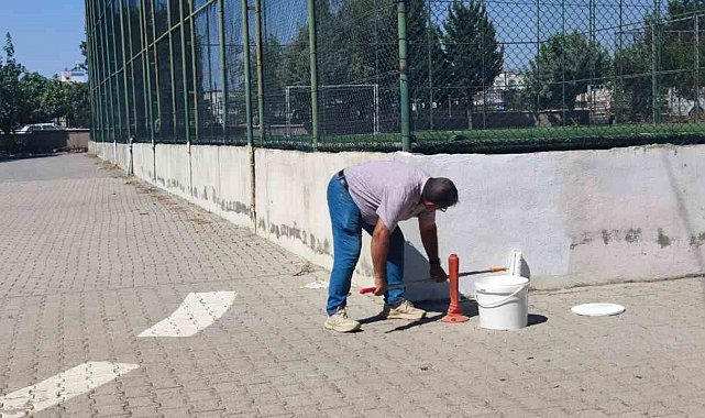Fatih Anadolu Lisesi'nde okulun bakım ve onarımı personelin emeğiyle yapılıyor