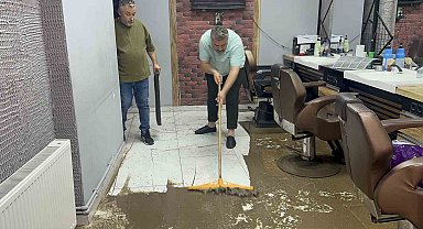 Fatsa'da sağanak yağış hayatı felç etti: Ev ve iş yerlerini su bastı