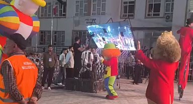 Festivalde 5 kişinin yaralanmasına neden olan led ekranın devrilme anının görüntüsü ortaya çıktı