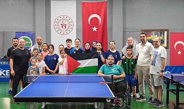 Filistin Masa Tenisi Milli Takımı Sakaryalı sporcularla bir araya geldi