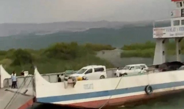 Fırtına feribotun iskeleyeye yanaşmasına izin vermedi