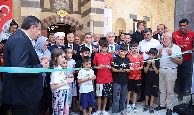 Gaziantep'te depremde hasar gören tarihi Bostancı Camii yeniden ibadete açıldı