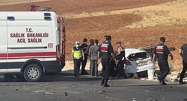 Gaziantep'te iki araç kafa kafaya çarpıştı: 2 ölü, 4 yaralı