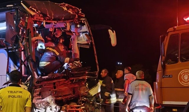 Gaziantep'te yolcu otobüsü tırla çarpıştı: 2 ölü, 22 yaralı