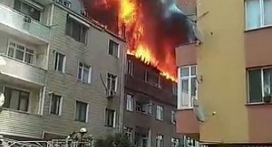 Gaziosmanpaşa Şemsipaşa Mahallesi'nde 4 katlı binanın çatısında yangın çıktı. Alevler yan binaya da sıçradı. Olay yerine çok sayıda itfaiye ekibi sevk edildi. Ekiplerin yangına müdahalesi sürüyor.