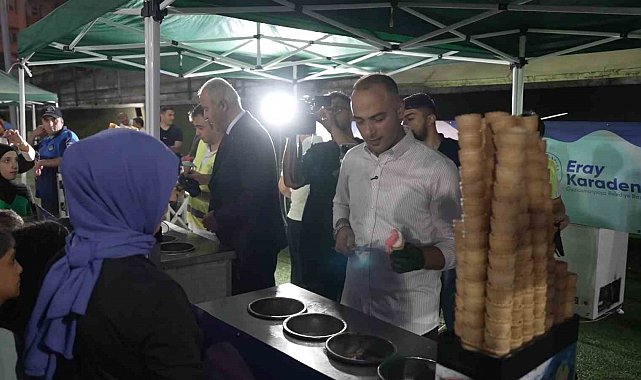 Gaziosmanpaşa'da 100 çocuk çamura bulandı, eğlence dondurmayla devam etti