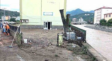 Giresun'da sel suları çekildi, geriye çamuru kaldı