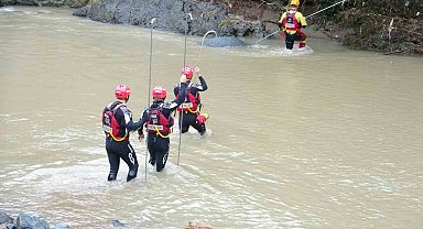 Giresun'da selde kaybolan 2 kişiyi arama çalışmaları sürüyor