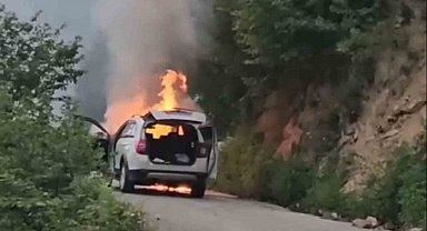Giresun'da seyir halindeki otomobil alevlere teslim oldu: 5 kişilik aile son anda kurtuldu