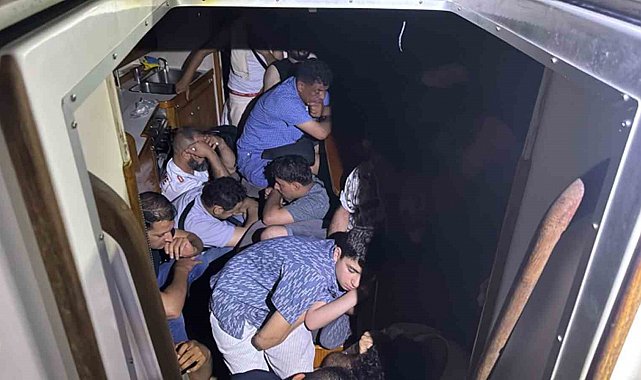 Gökova Körfezinde yelkenli teknede 40 düzensiz göçmen ve 2 göçmen kaçakçısı yakalandı