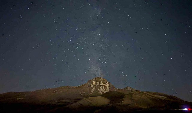 Gökyüzü tutkunları, Perseid meteor yağmurunu Erciyes'te takip etti