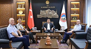 Görev sürelerini tamamlayan komutanlardan Vali Çiçek'e ziyaret
