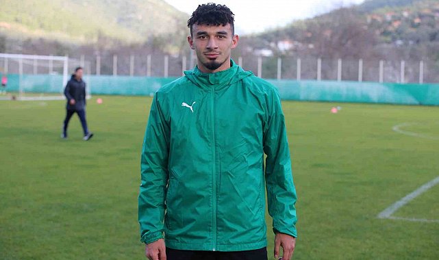 Göztepe, Gökdeniz Bayrakdar transferini bitirdi