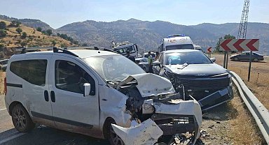 Hafif ticari araç ile otomobil çarpıştı: 1 yaralı
