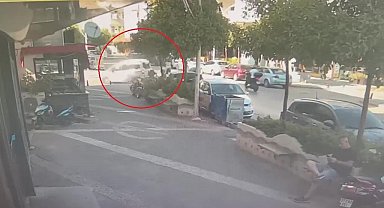 Hafif ticari araçla motosikletin çarpışma anı kamerada: 1 yaralı