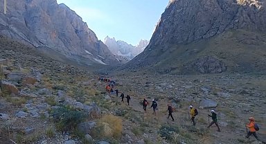 Hakkari'nin zorlu zirvelerinde hayati tatbikat