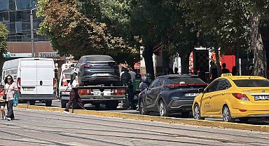 Hatalı park, cadde trafiğini kilitledi