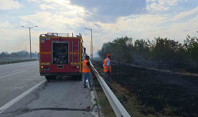 Havsa'da anız yangını otobanı dumana bürüdü