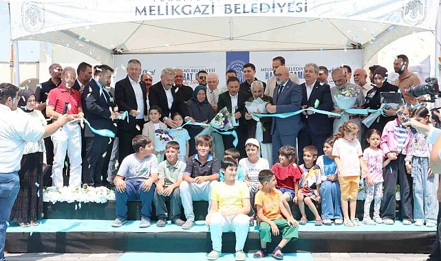 Hayrat Cami ibadete açıldı