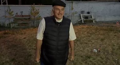 Her akşam gelip kedilerle aynı kaptan mama yiyor