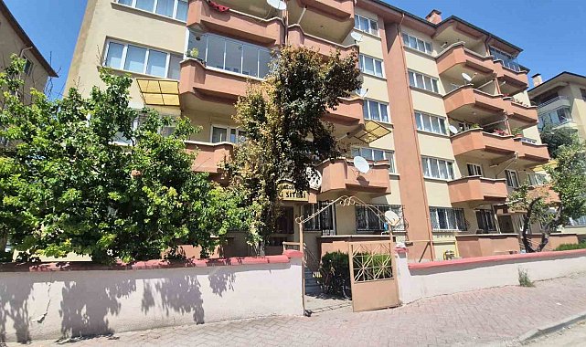 Hırsızların hedefi bu kez apartmanın çatı kapısı oldu